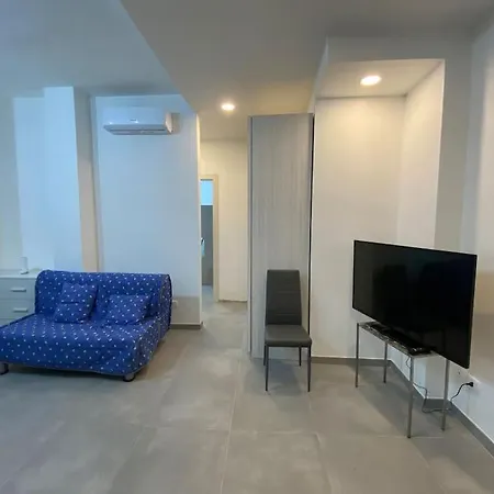 Apartment La Casetta In Piazza De Andre A Pochi Passi Dal Mare Di *