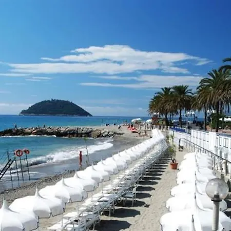 La Casetta In Piazza De Andre A Pochi Passi Dal Mare Di Apartment