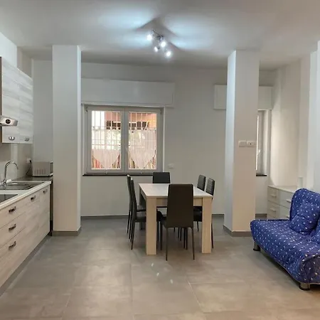 La Casetta In Piazza De Andre A Pochi Passi Dal Mare Di Apartment