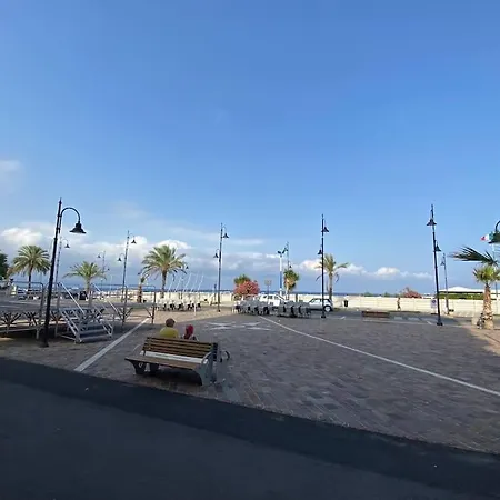 La Casetta In Piazza De Andre A Pochi Passi Dal Mare Di Lejlighed